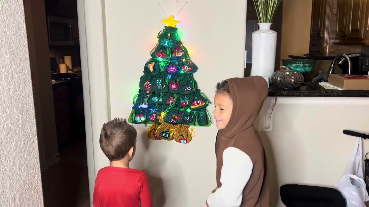 Christmas Advent Calendar with Pockets, Reusable Overview | Is it worth it? 