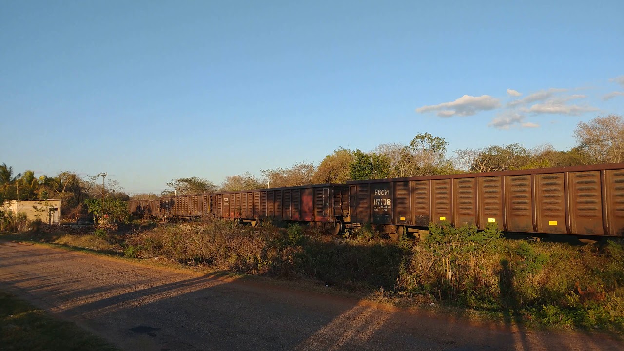 Trenes en Calkin&iacute;-Arcilleros vacios al norte con ExUP de salida