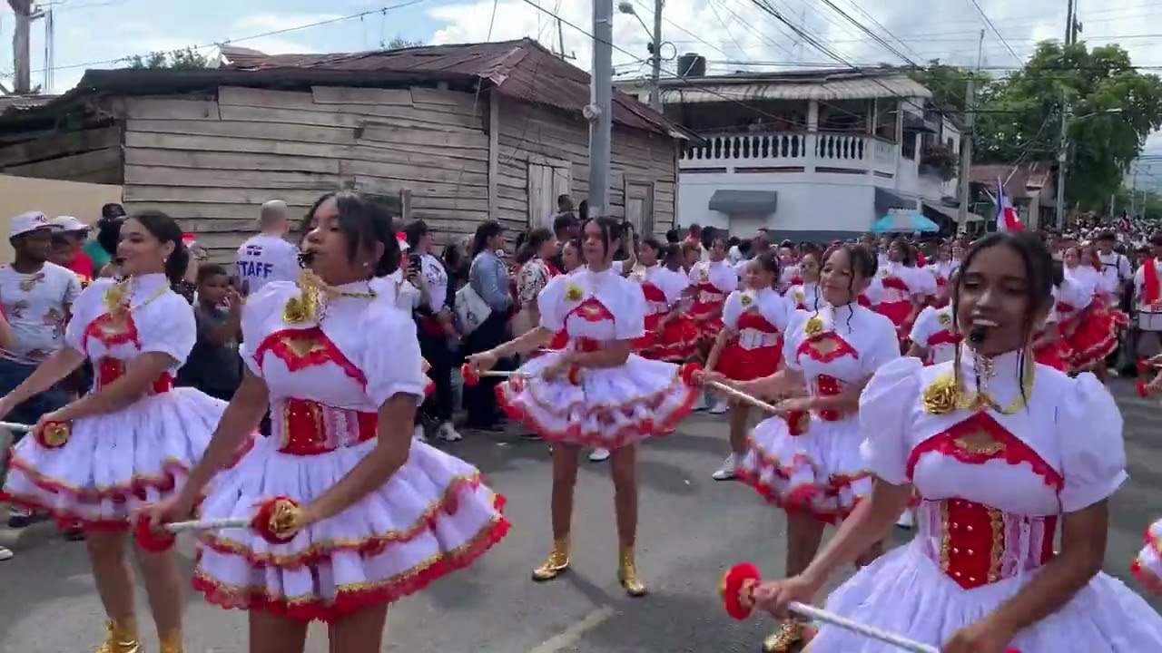 Batón Ballet en desfile Patriótico Dominicano