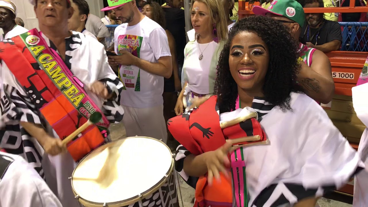 Desfile das campeãs 2019, bateria da Mangueira!