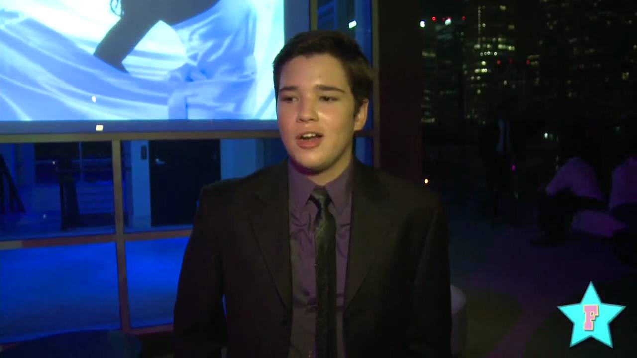 Nick Star Nathan Kress Gets Pinkberry for Keke Palmer!