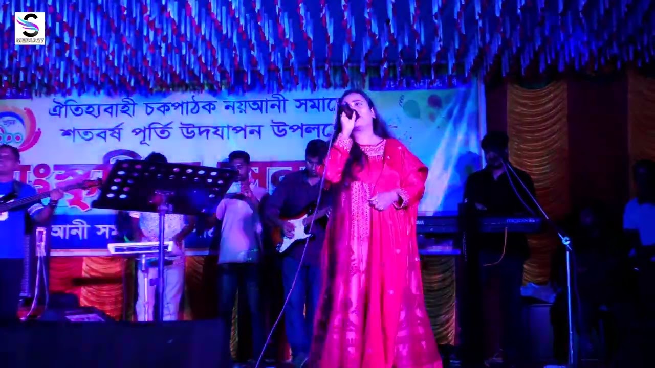 জনপ্রিয় কন্ঠশিল্পী নির্জনা আপু গান গেয়ে মঞ্চ মাতালেন