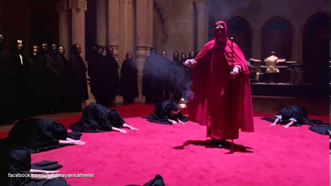 Eyes Wide Shut - Ayin Sahnesi