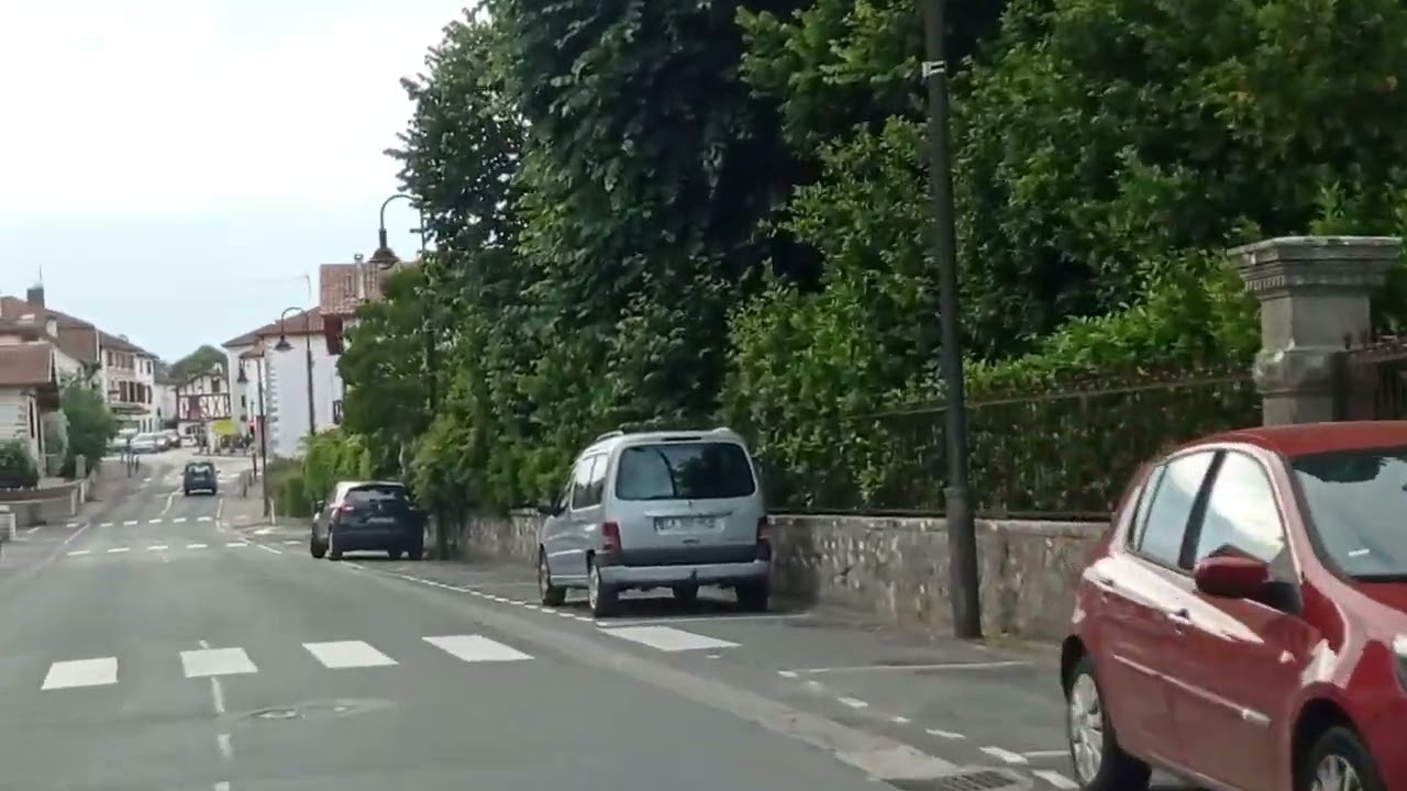 On se balade dans Ustaritz en direction de Jatxou