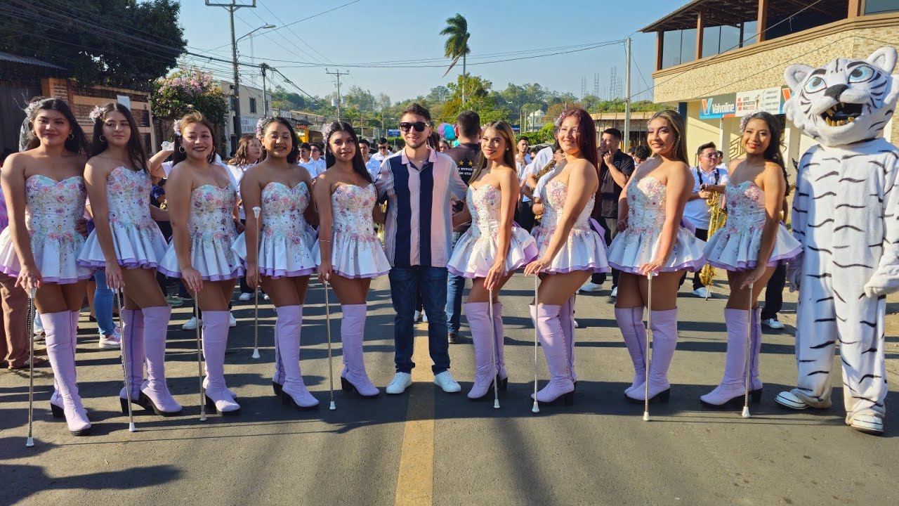 Desfile Colorido😍 Lourdes Colon #2026 #viralvideo #elsalvador #videoviral #envivo #desfile #baile 
