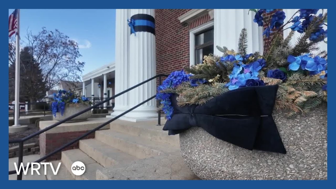 Beech Grove businesses turn their storefronts into tributes for Officer Elliott