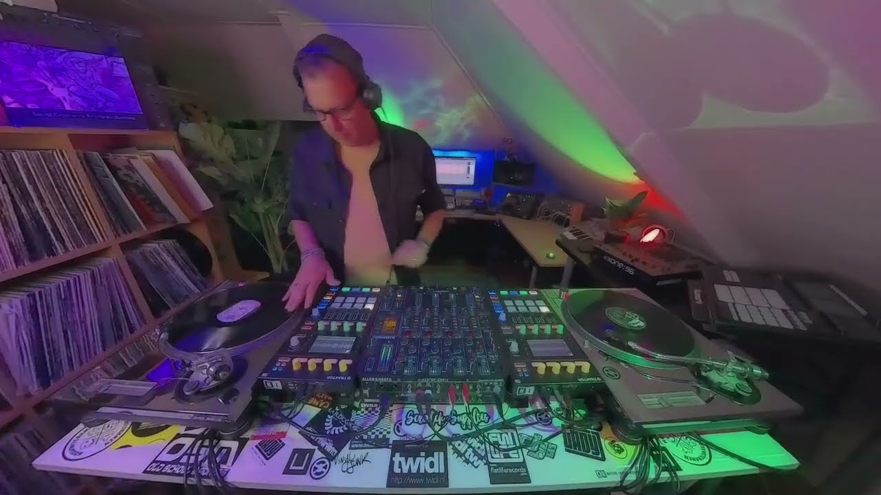 Junkie Digital - Random techno picks from my collection