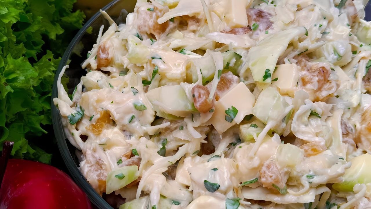 La mejor ensalada de repollo con piña, cremosa y lista en pocos minutos 🥗