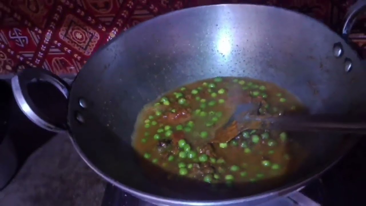 Aaloo matar ki sabji ke साथ सदा roti😋😋😋👍👍🫡🫡🫡🫡