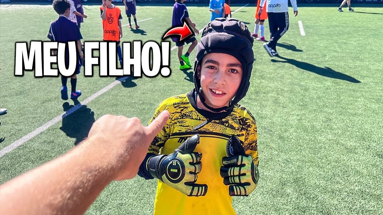 ACHEI MEU FILHO DE CAPACETE JOGANDO NO GOL