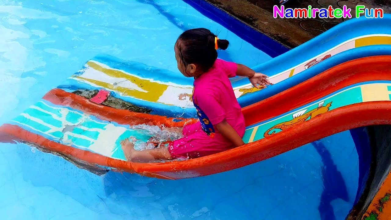 Balita Lucu Belajar Berenang di Kolam Renang - Fun Kids Learn Swimming Underwater in Swimming Pool