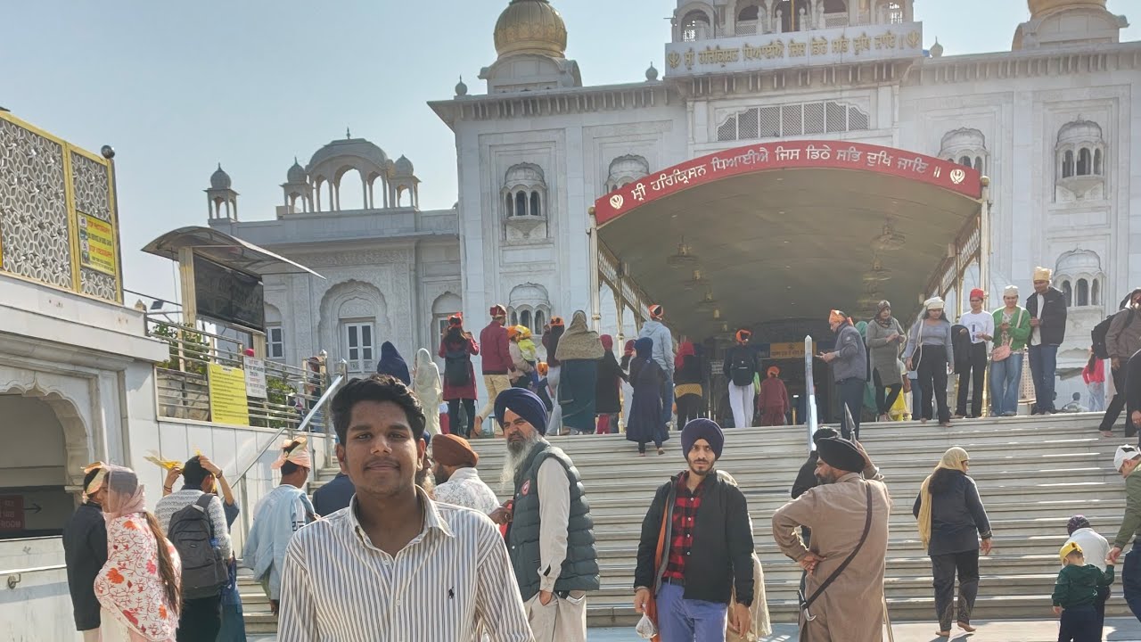  Aaj hum aaye hain Gurudwara Sahib me, jahan milti hai sukoon, shanti aur guru ki kirpa.