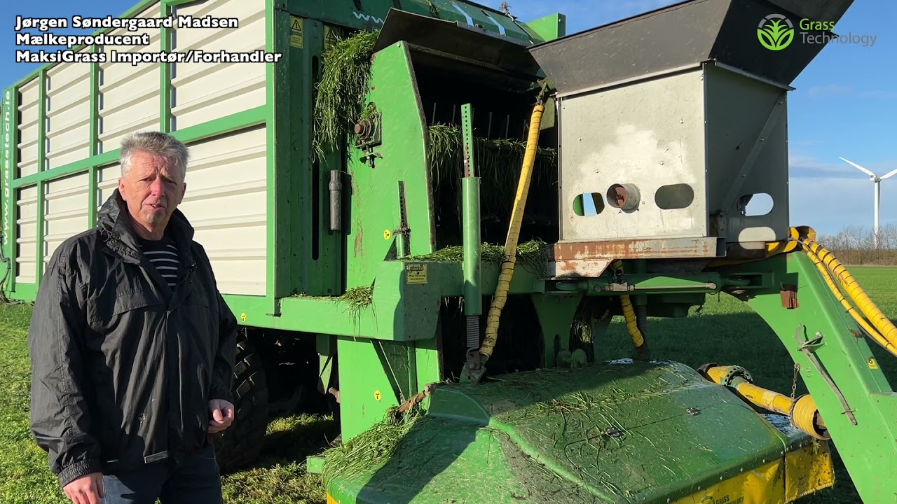 Mælkeproducent og importør/forhandler Jørgen Søndergaard Madsen fortælle om en MaksiGrass vogn