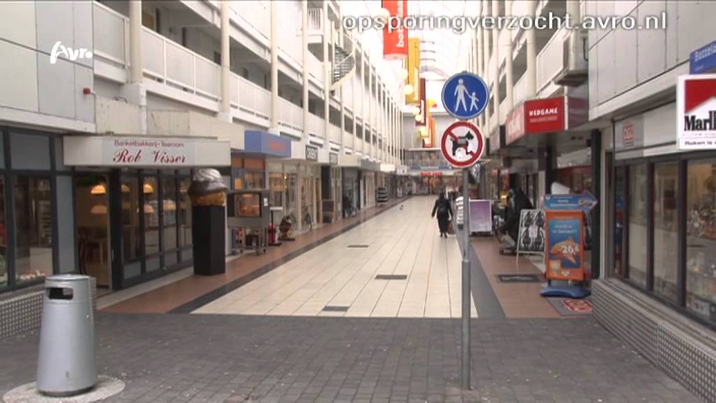 Almere: Ramkraak bij juwelier Nuesink in winkelcentrum de Bottelaarpassage
