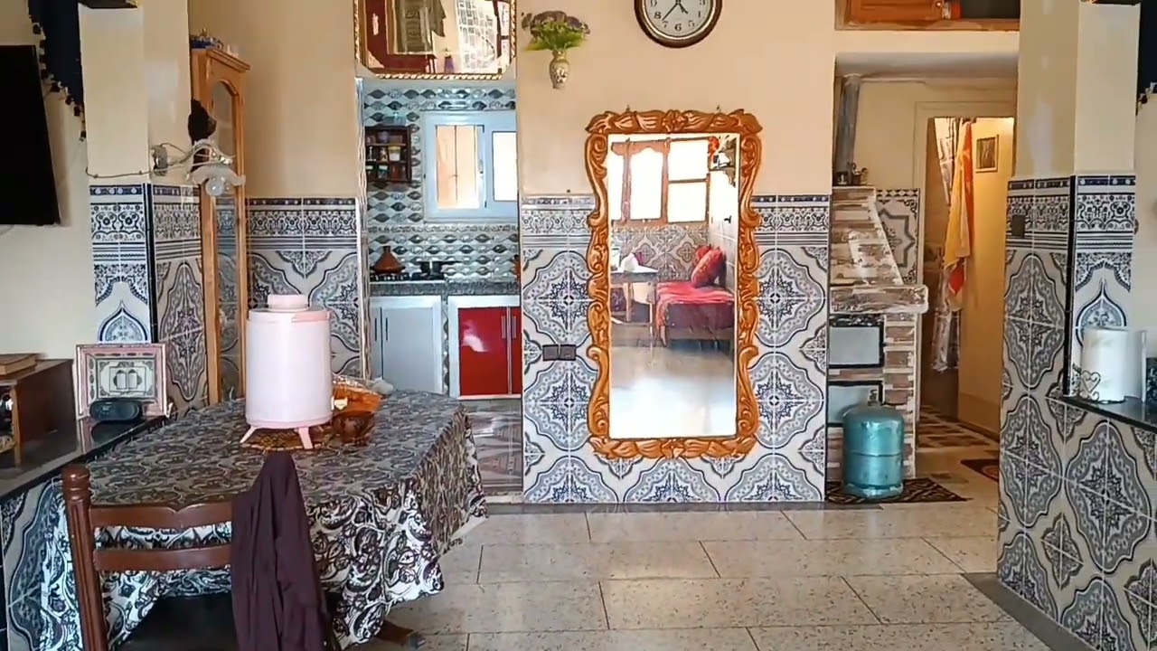 هميزة بمدينة المنزل إقليم صفرو فاس  سكنى بجريدة ديالها او تمن مزيان لمن يهمه الامر 0679444657