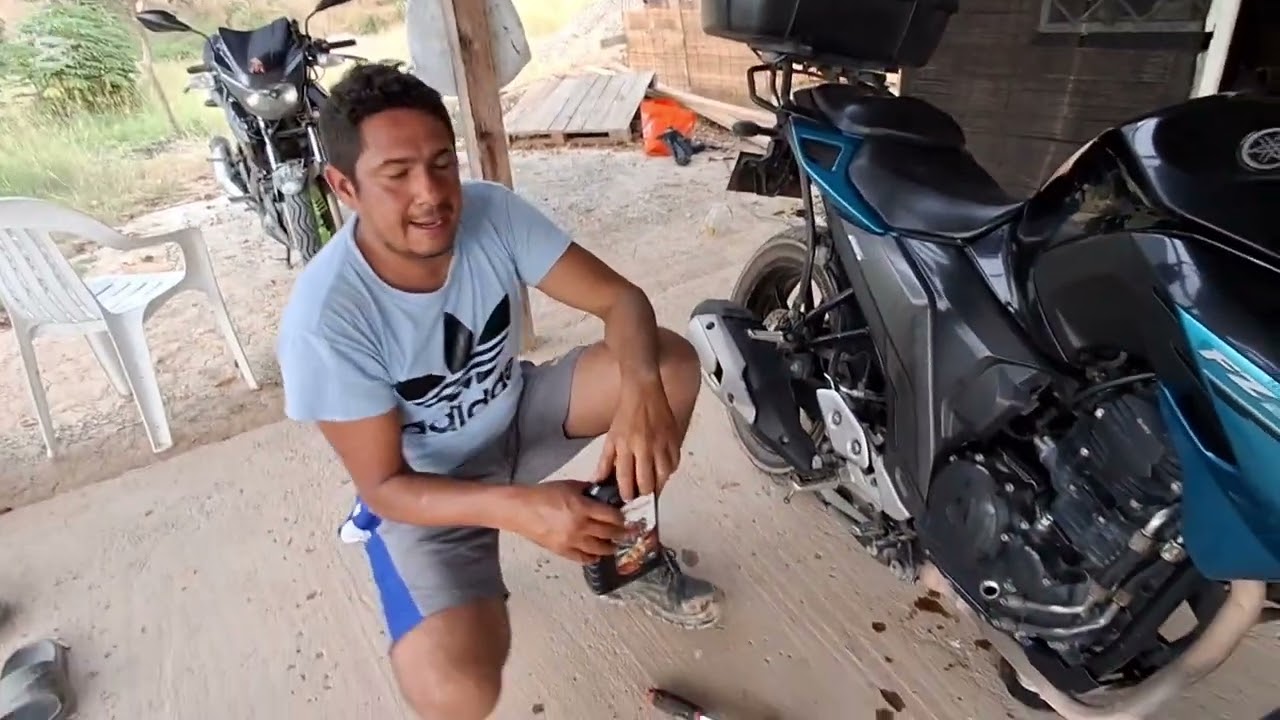 como lavar el motor de una moto .