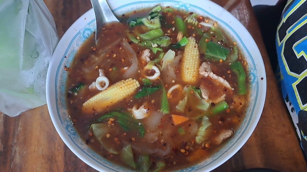 ซดราดหน้าเส้นใหญ่ทะเลรวมร้อนๆเผ็ดๆอร่อยๆจ้า@สาวลาวพากินแพรวา 