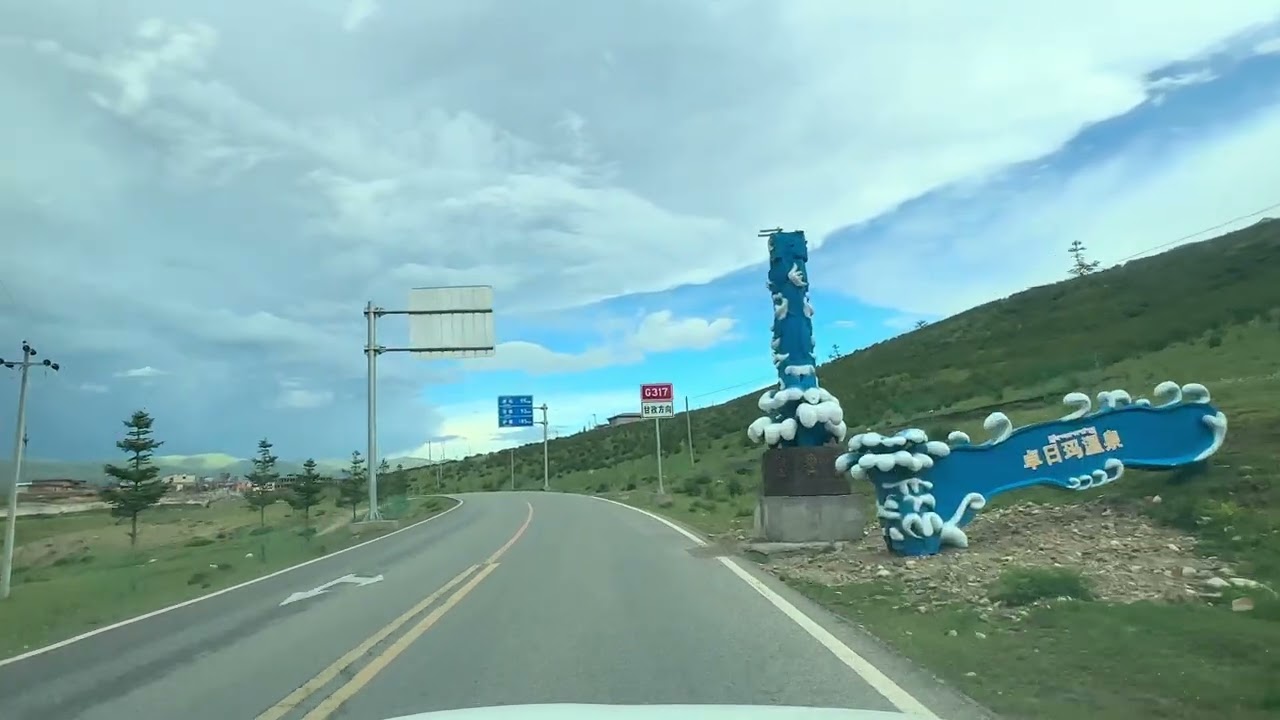 自駕國道317：德格至色達，這段路被稱作“中國阿爾卑斯”，不僅是道路，更是穿行在天與地、神性與人間之間的长廊。