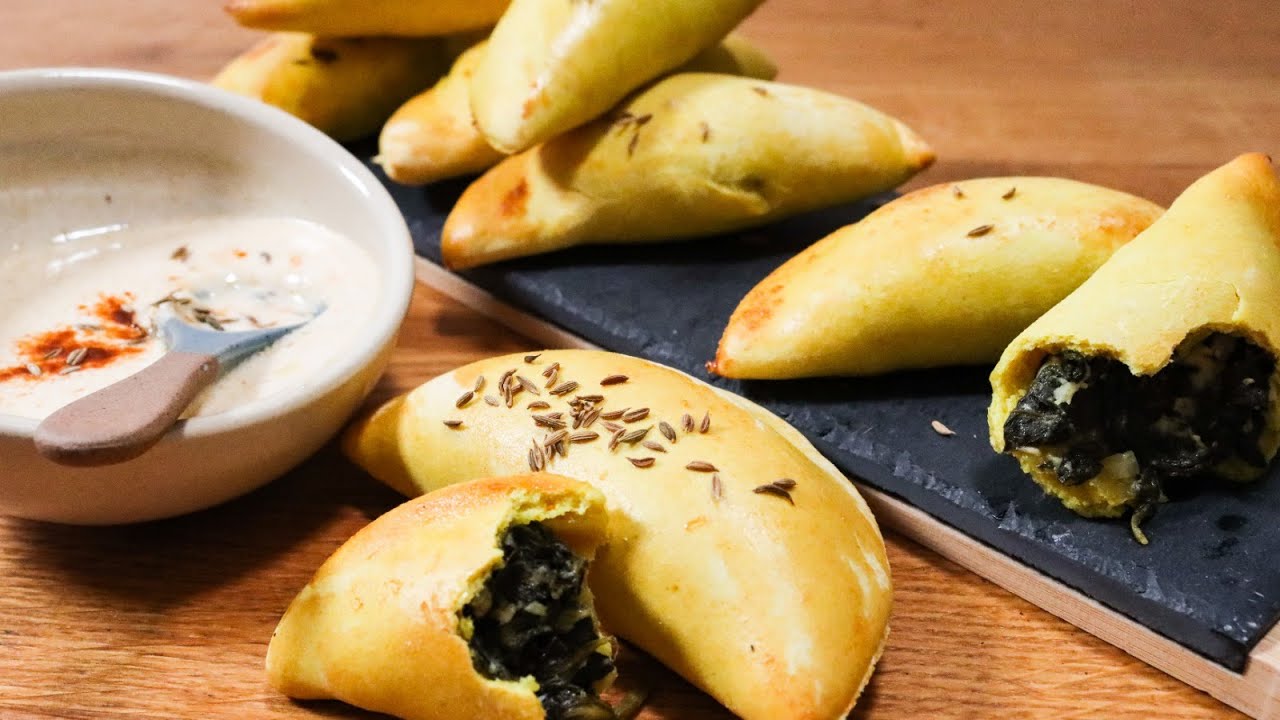 Желтые блинчики с мясом | со шпинатом и фетой | пища которую едят руками