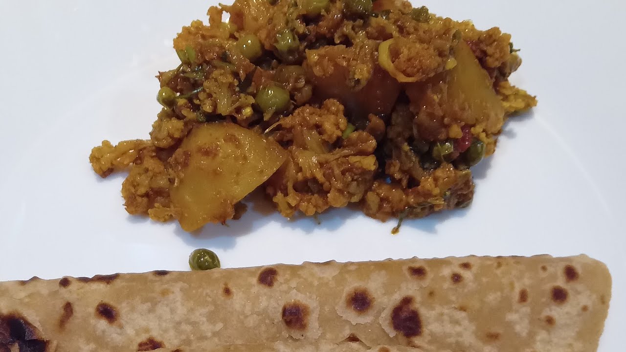 Cauliflower Potato Peas Curry in Cooker with Chapati || Easy & Quick Dinner Recipe 🍛 #easyrecipe #yt