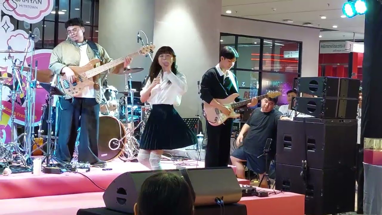 Bell Warisara [Fancam] : รักได้ป่าว @ Samyan Mitrtown Hi! Open House (250813)