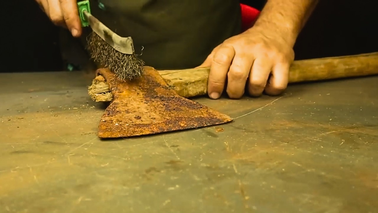 Transforming an Old Axe into a Work of Art: Renovating and Designing a Beautiful Wooden Handle