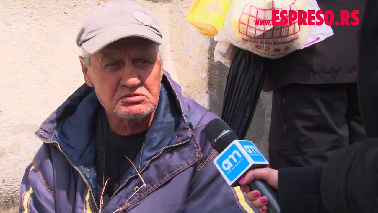 EspresoVideo: Menjanje sličica ispred hotela Moskva
