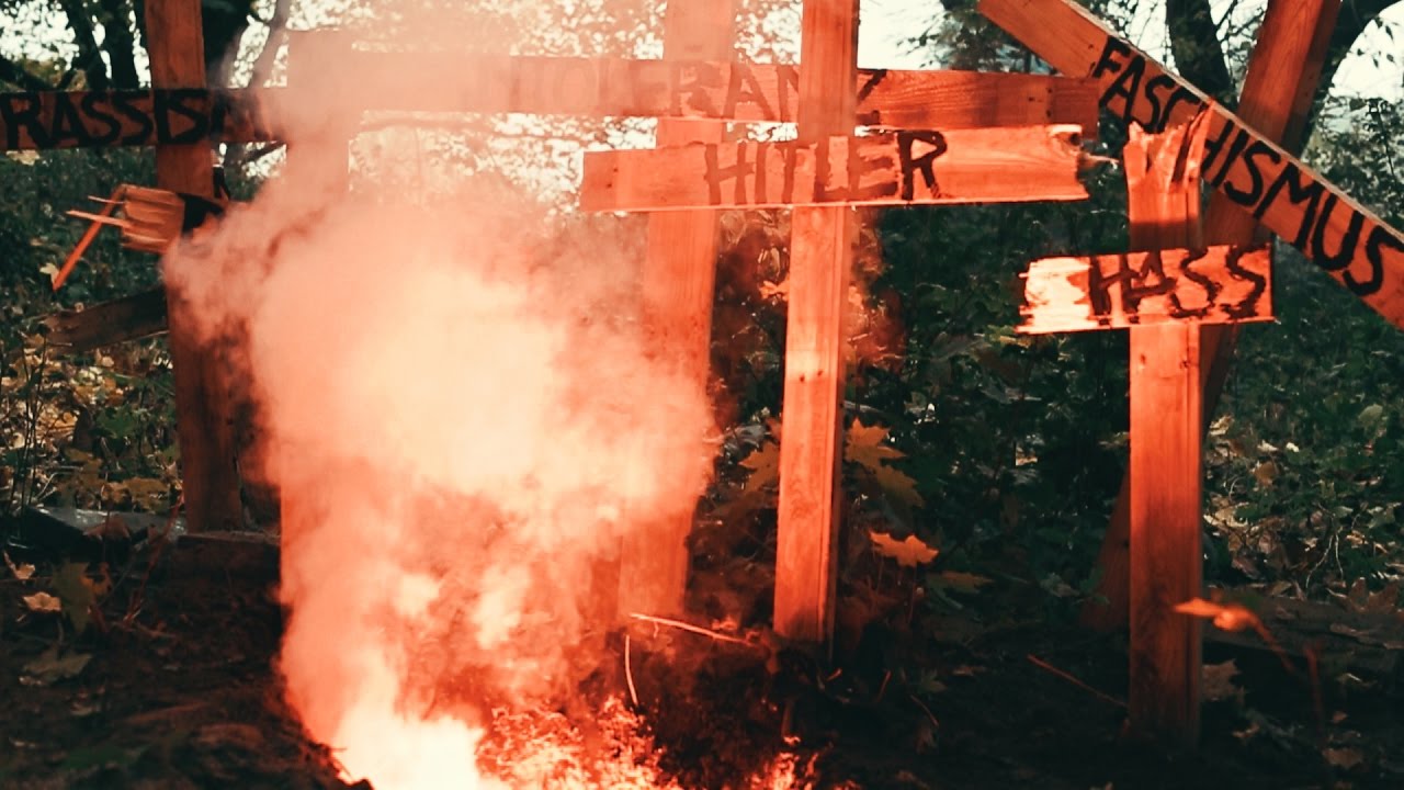 Mono & Nikitaman - Hitler muss immer wieder sterben (offizielles Musikvideo)