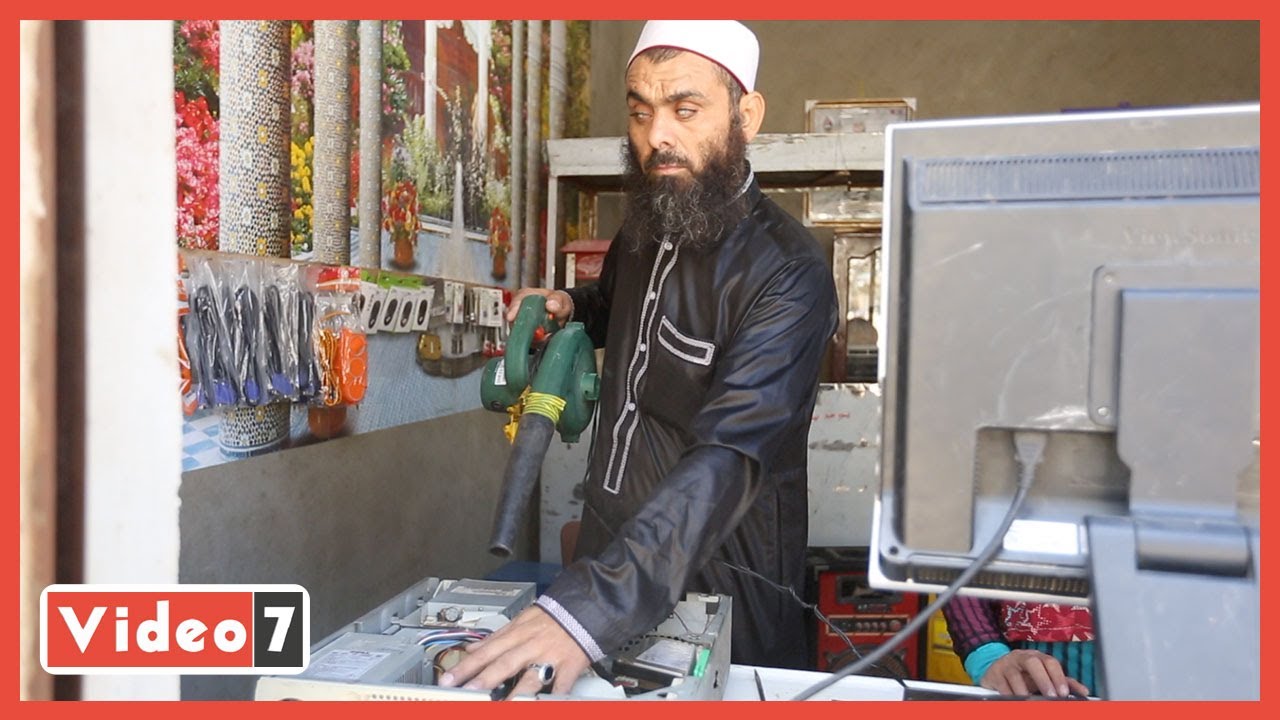 الكفيف العبقري  .. أسطورة الفيوم يصلح الكمبيوتر أفضل من المبصرين