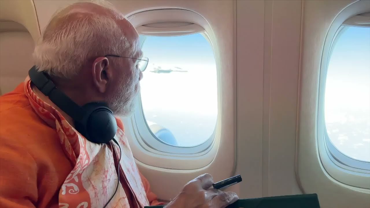 5 Indonesian fighter jets escort PM Modi&rsquo;s plane as he leaves Indonesia