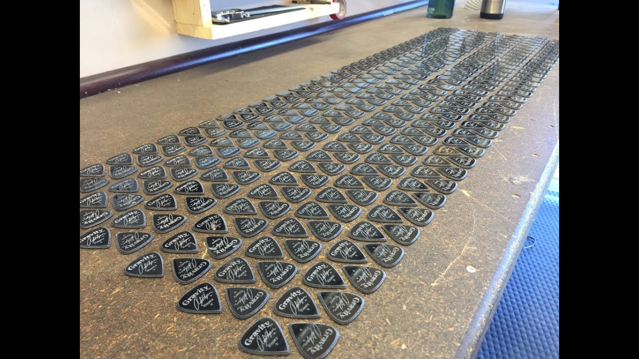 Demo Review of Gravity Picks by Mike Gross from rockinguitarlessons.com