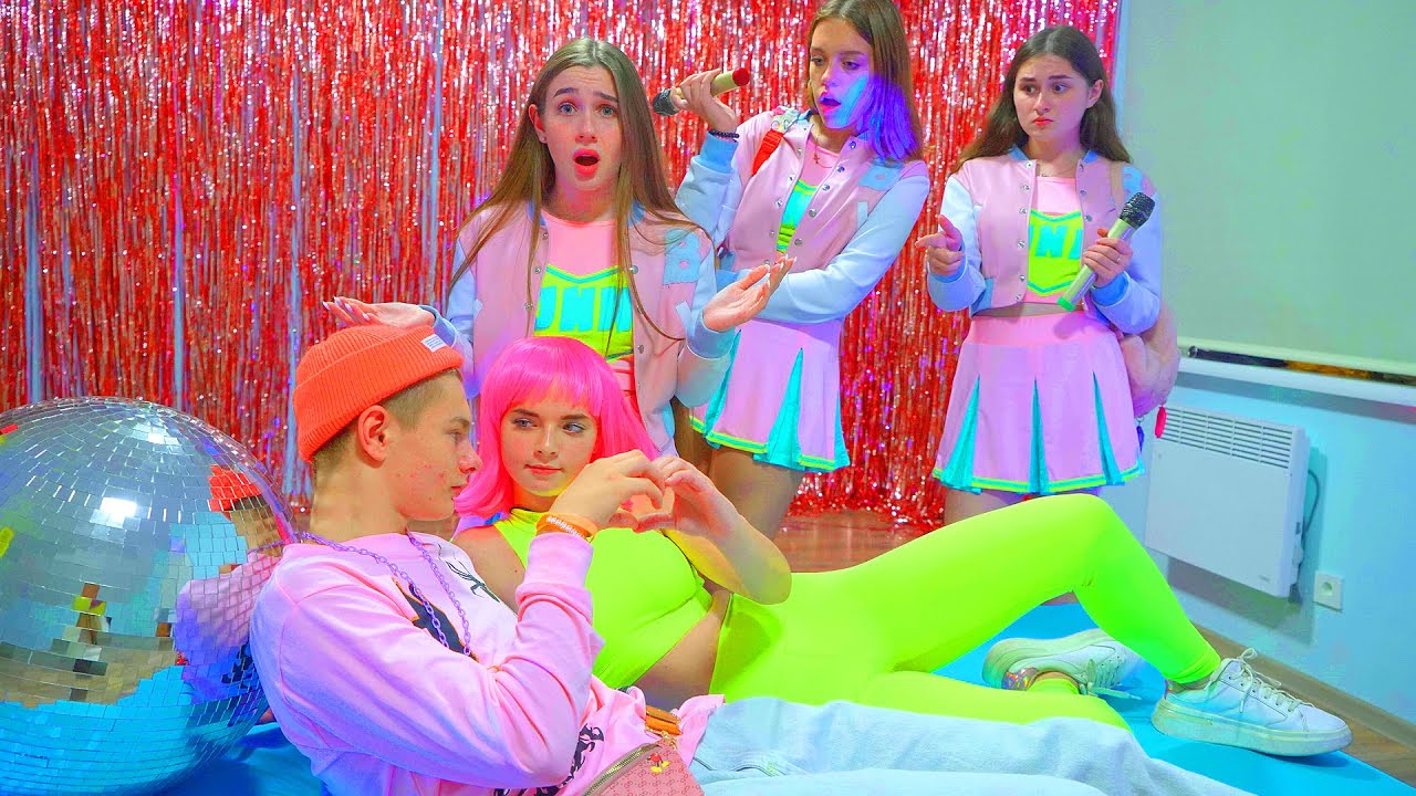 Cheerleaders at HIGH SCHOOL | Diana vs. Smile's new girlfriend! How teens reacts to new Girl?