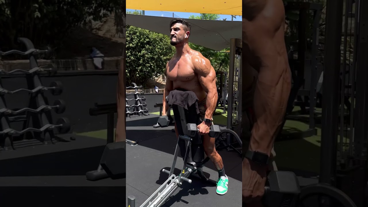 Entrena todas las partes de tu hombro con mancuernas