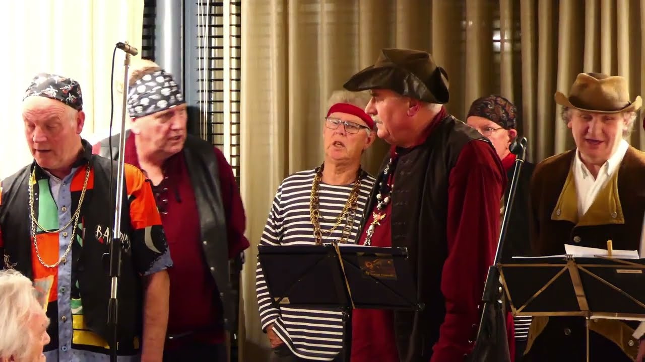Doekegat piraten meren aan bij de Sint Jozef te Sappemeer