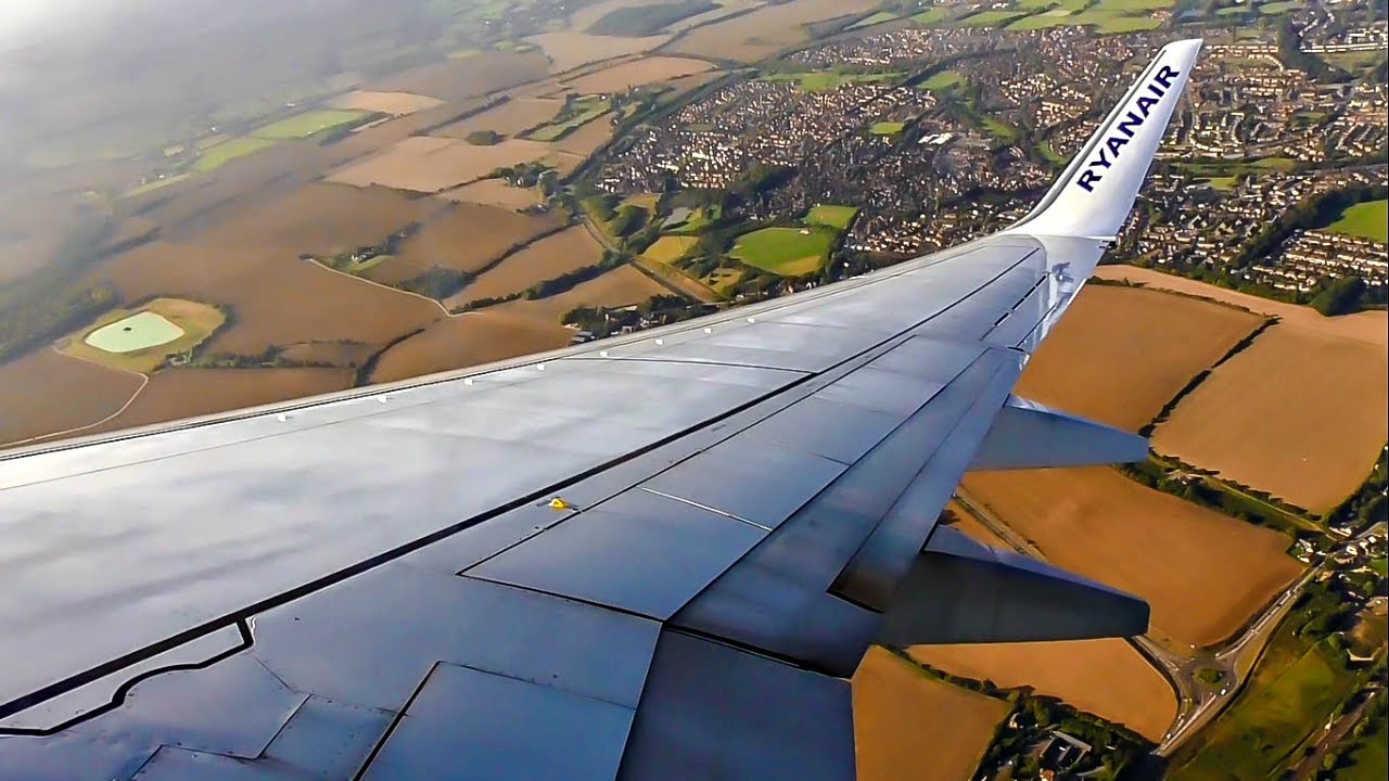 Ryanair Boeing 737-800 AFTERNOON TAKEOFF from London Stansted Airport (STN)
