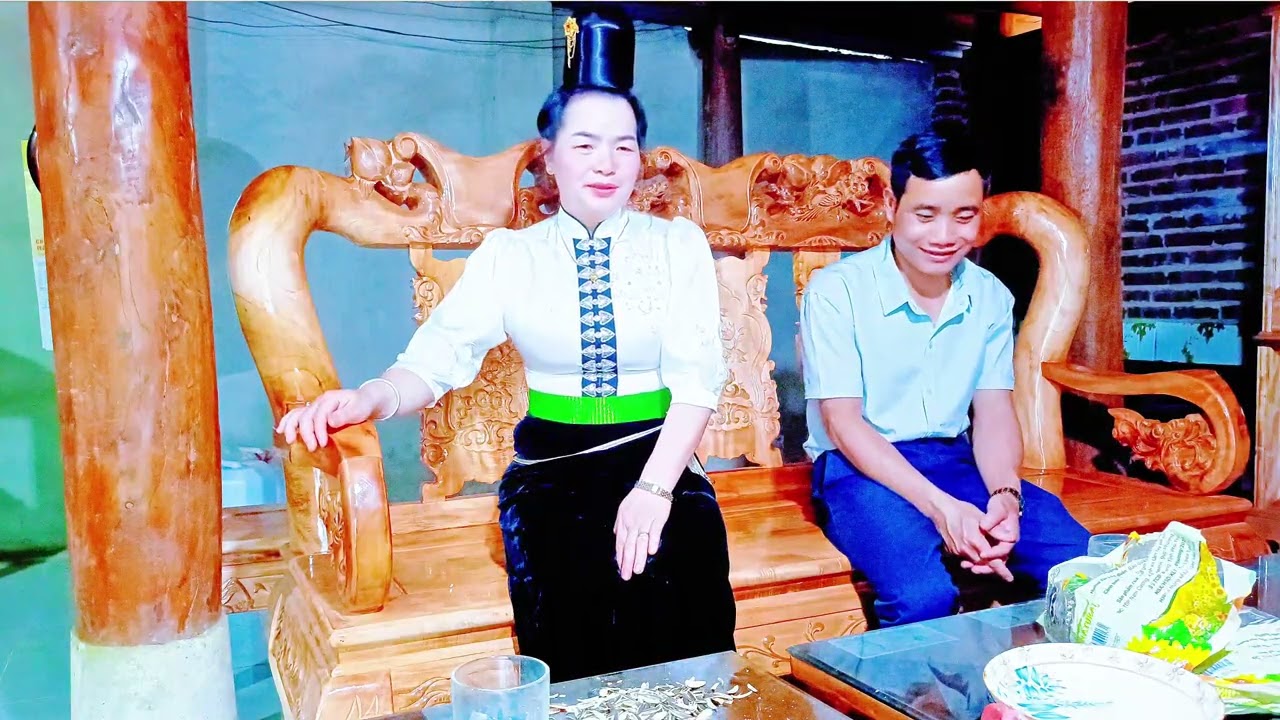 LƯỜNG TÂN QUÀNG LẢ HÁT CẢNH VỢ ĐI LÀM THUÊ DẶN CHỒNG Ở NHÀ 