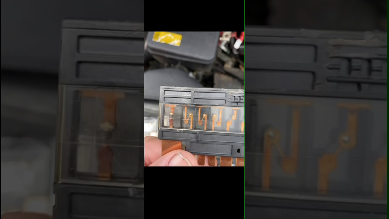 2012 Toyota Camry XLE main bus fuse How to remove it 82620-33060