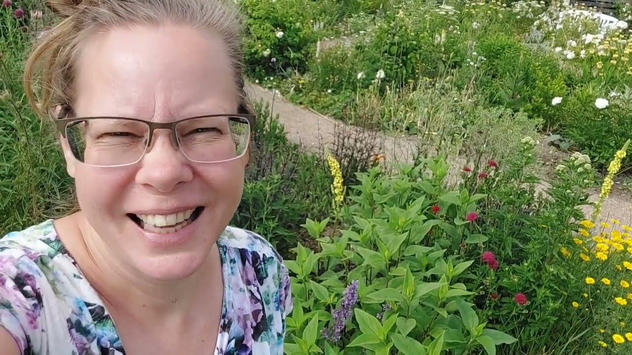 Nyanlagt dansk cottagegarden med præriehave og hvid moonlightgarden