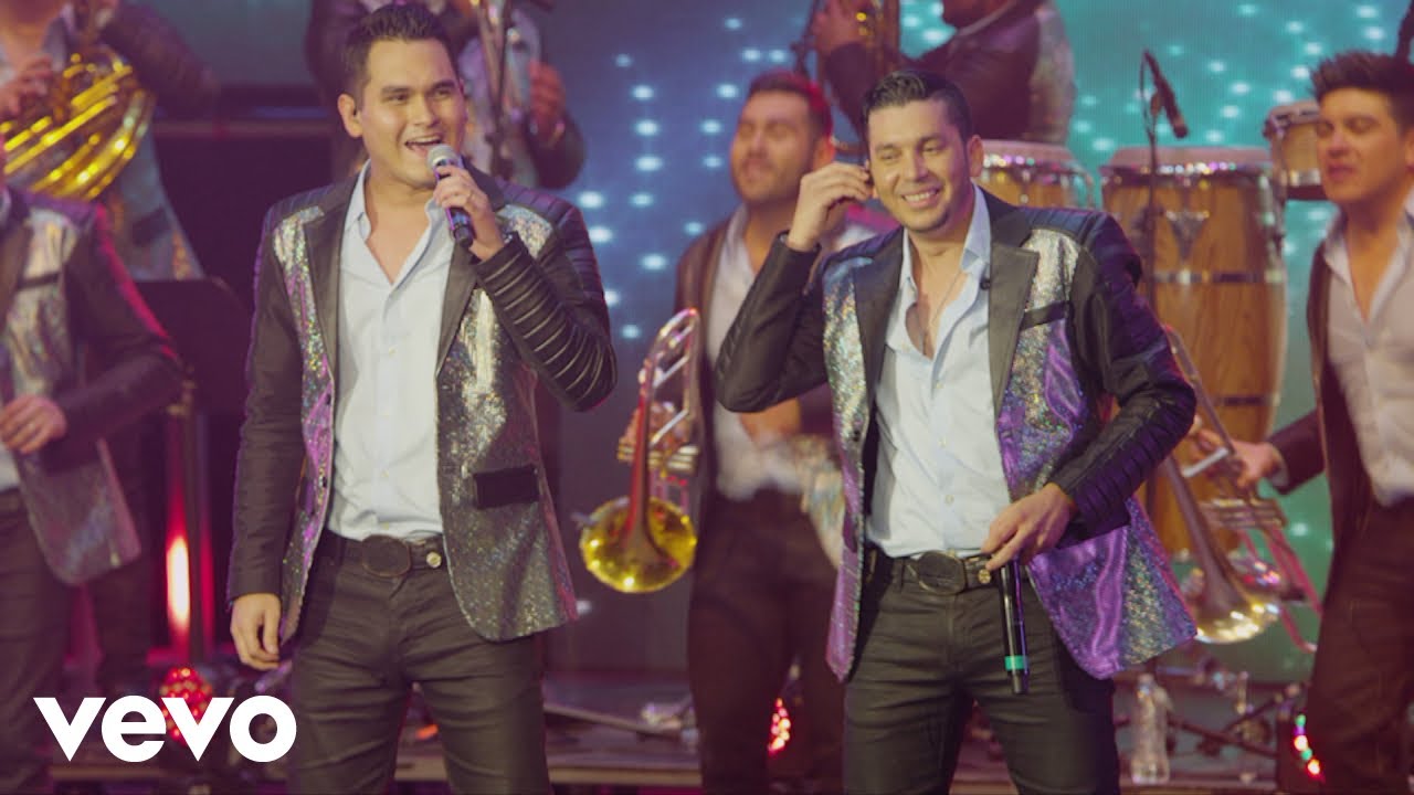 Banda Los Recoditos - Qu&eacute; A Toda Madre (Qu&eacute; A Todo Dar) (En Vivo)