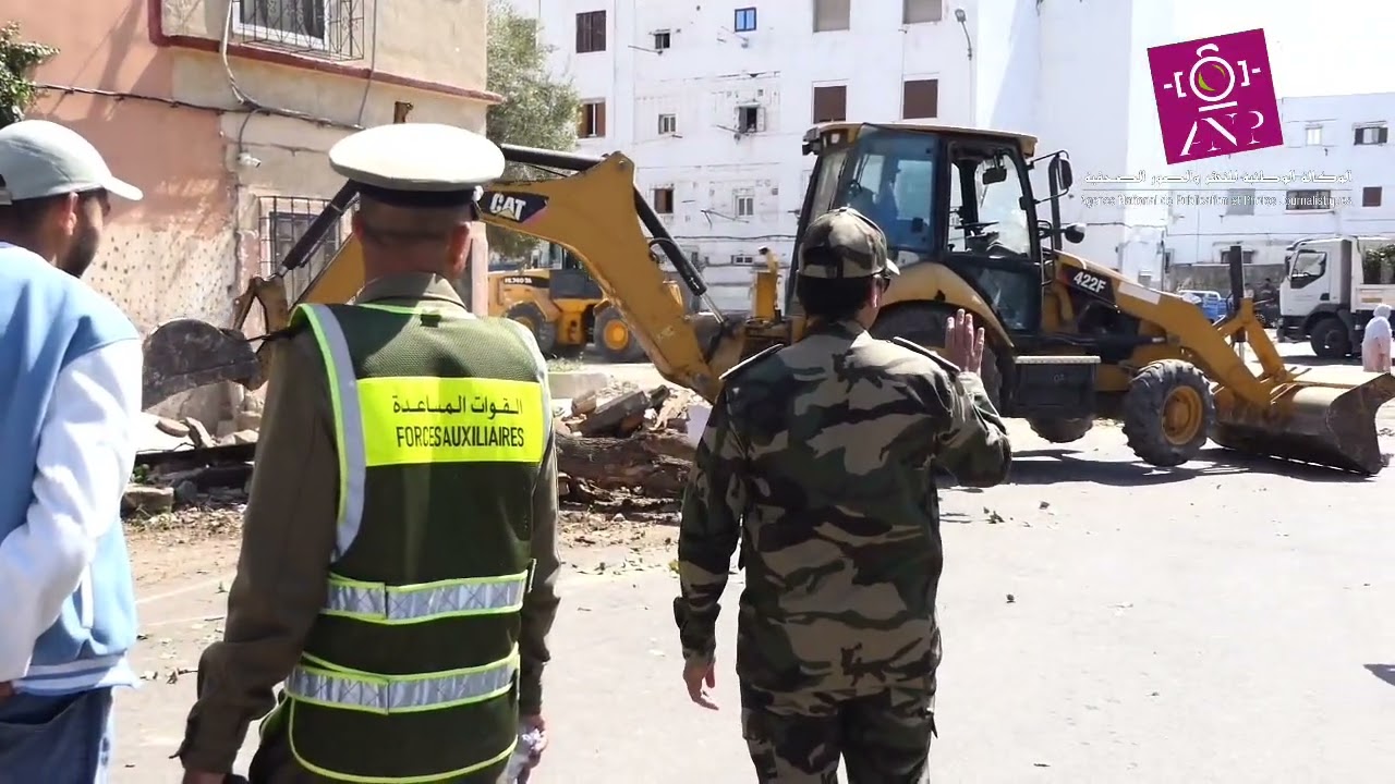 قائد الملحقة الادارية واقف على شغلو تراكس مكاين غير دكدك العشوائي بالحي المحمدي بلوك بازيل