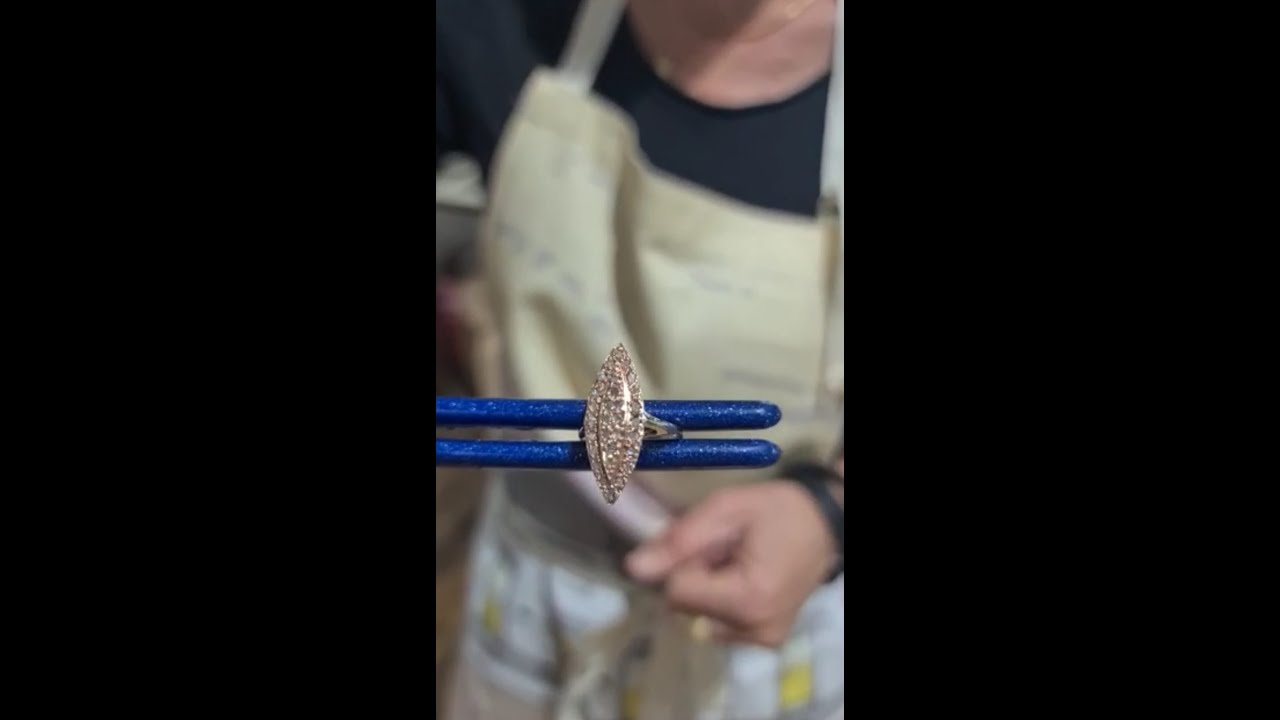 ניקוי טבעת עם אבני חן