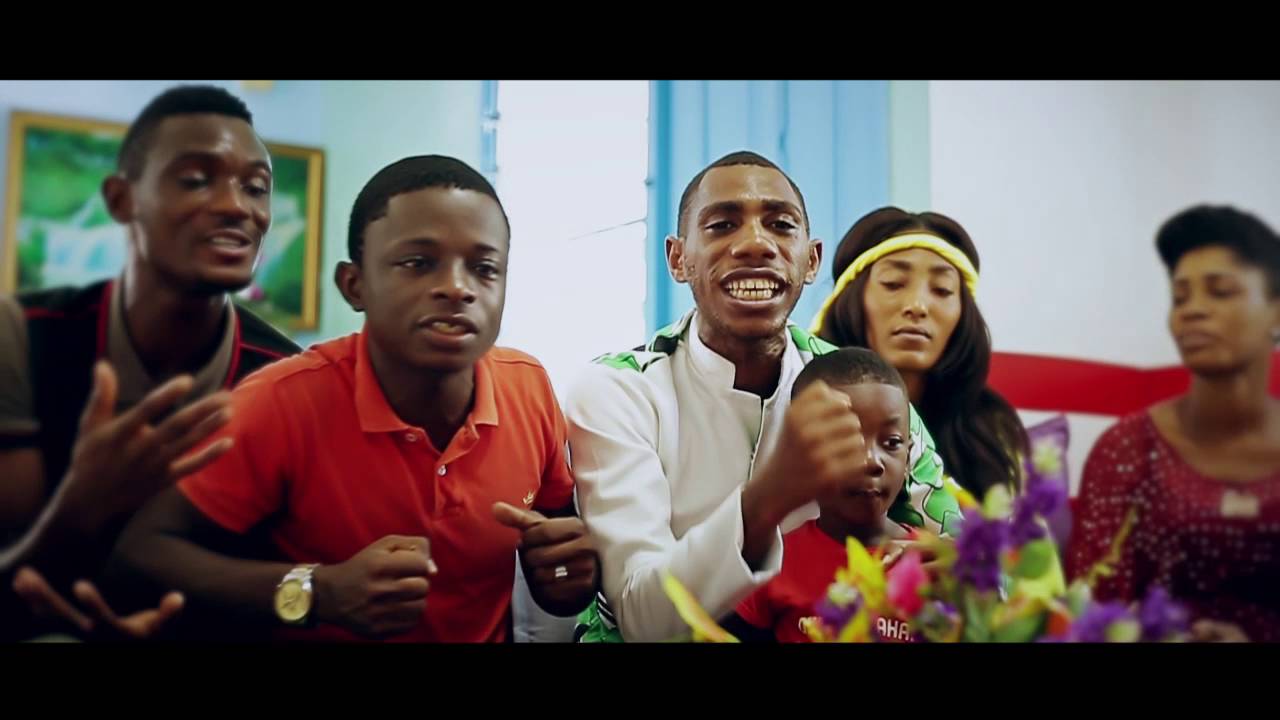 MOYO LE PREDICATEUR  :  Il me fait du Bien / Clip  Officiel