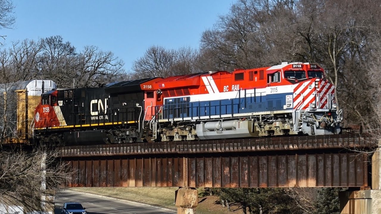 CN Heritage & Veterans Units on the Waukesha Sub