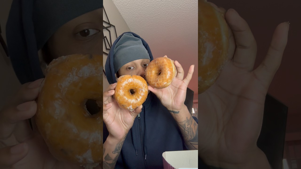 Blueberry glaze & apple cinnamon glaze donuts 😳🔥 #donuts #donut #foodreviews #foodvideos