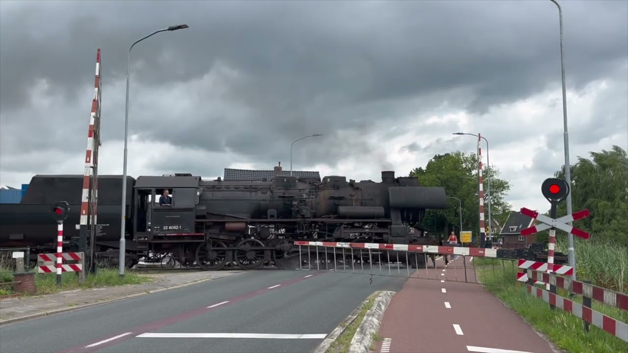 Spoorwegovergang Stadskanaal // Dutch Railroad Crossing
