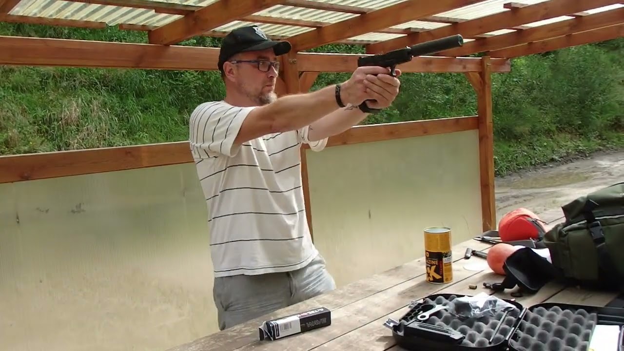 Strzelanie z pistoletu Glock 44 kal.22lr. Tłumik A-Tec