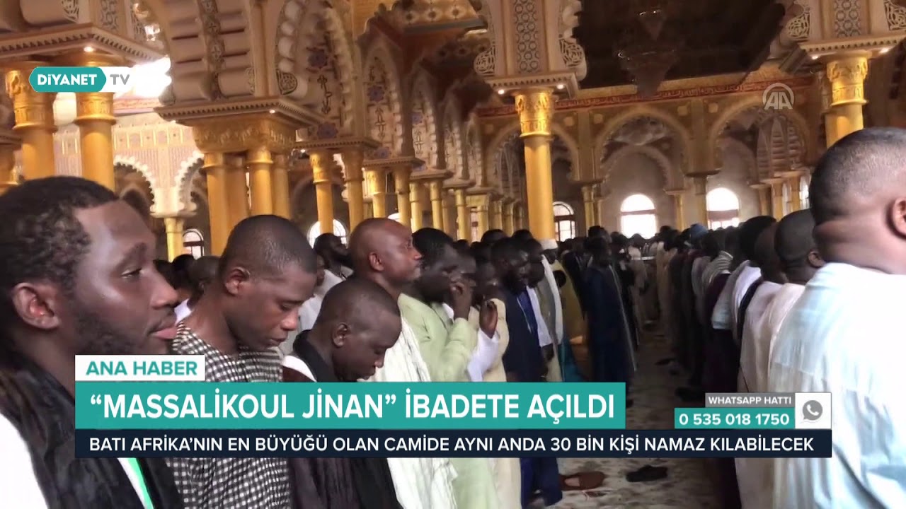 Batı Afrika'nın En Büyük Camisi İbadete Açıldı !