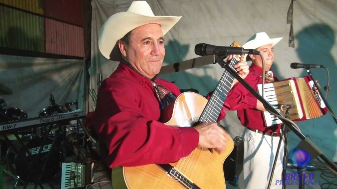LOS REALES DE ERASMO MANRIQUEZ - VESTIDA DE COLOR DE ROSA - EL AMANTE APASIONADO - COVERS -EN VIVO