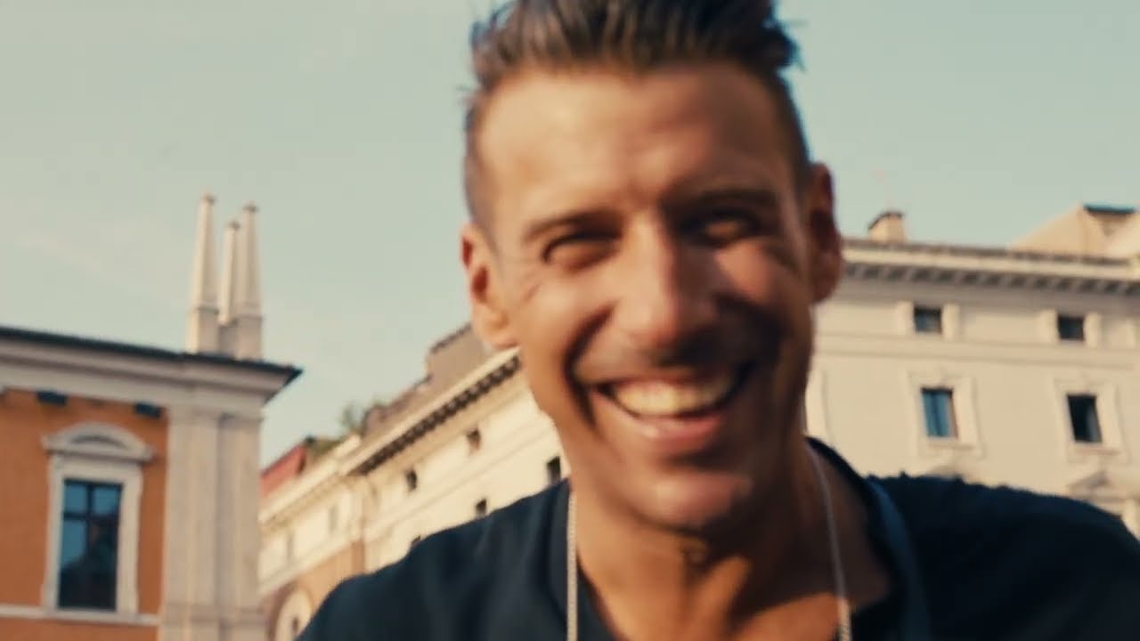 Francesco Gabbani - L’amor Leggero (Live from Castello Estense di Ferrara)