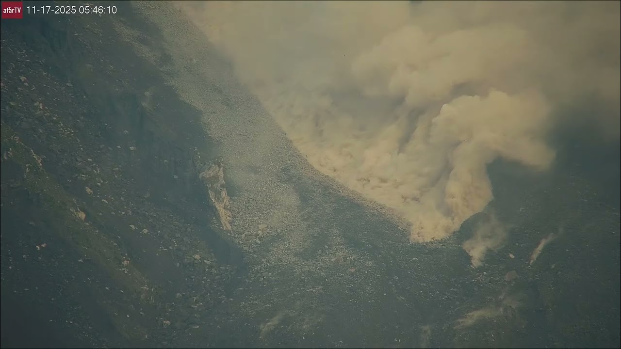 Giant Boulders and Pyroclastic Flow Race Down Semeru Volcano! (Nov 17, 2025)